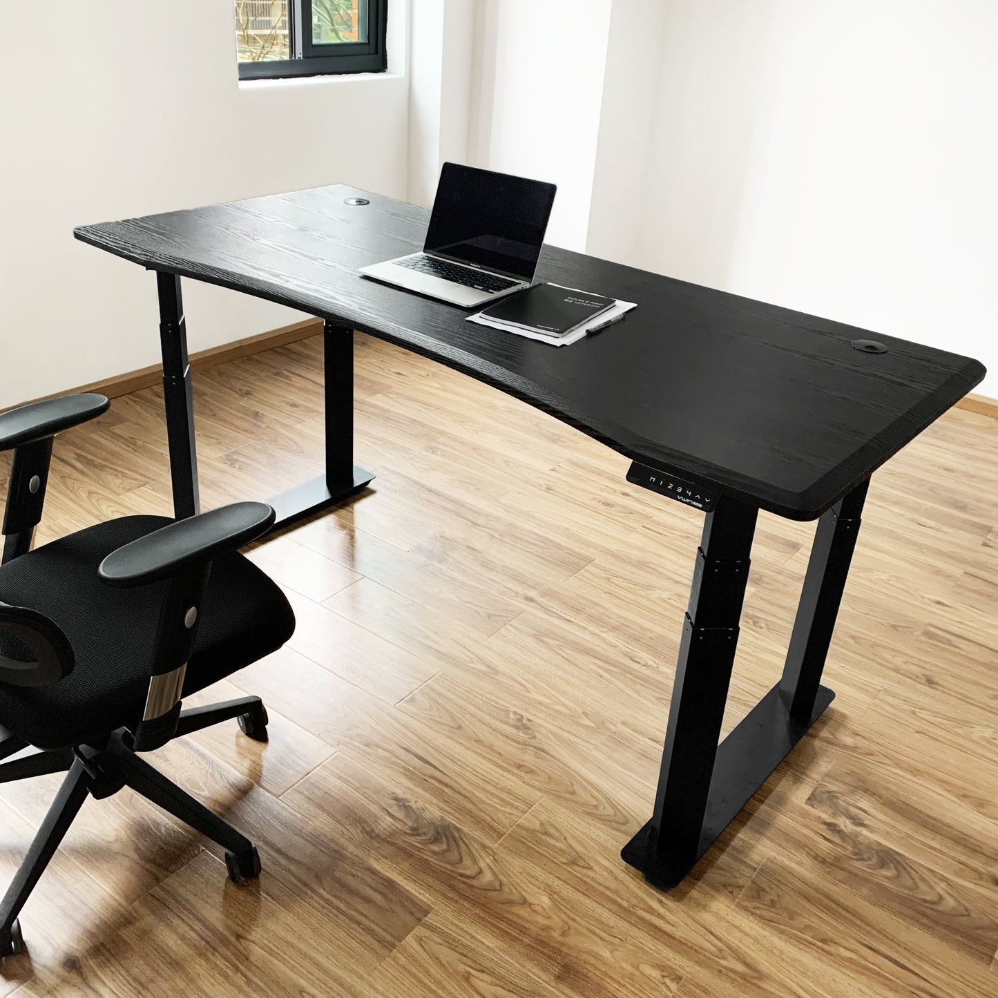 VWINDESK VJ401 Cadre de bureau d'angle debout à quatre pieds (colonnes) électrique réglable en hauteur uniquement avec quatre moteurs, base ergonomique en acier réglable en hauteur avec clavier à mémoire numérique (noir)