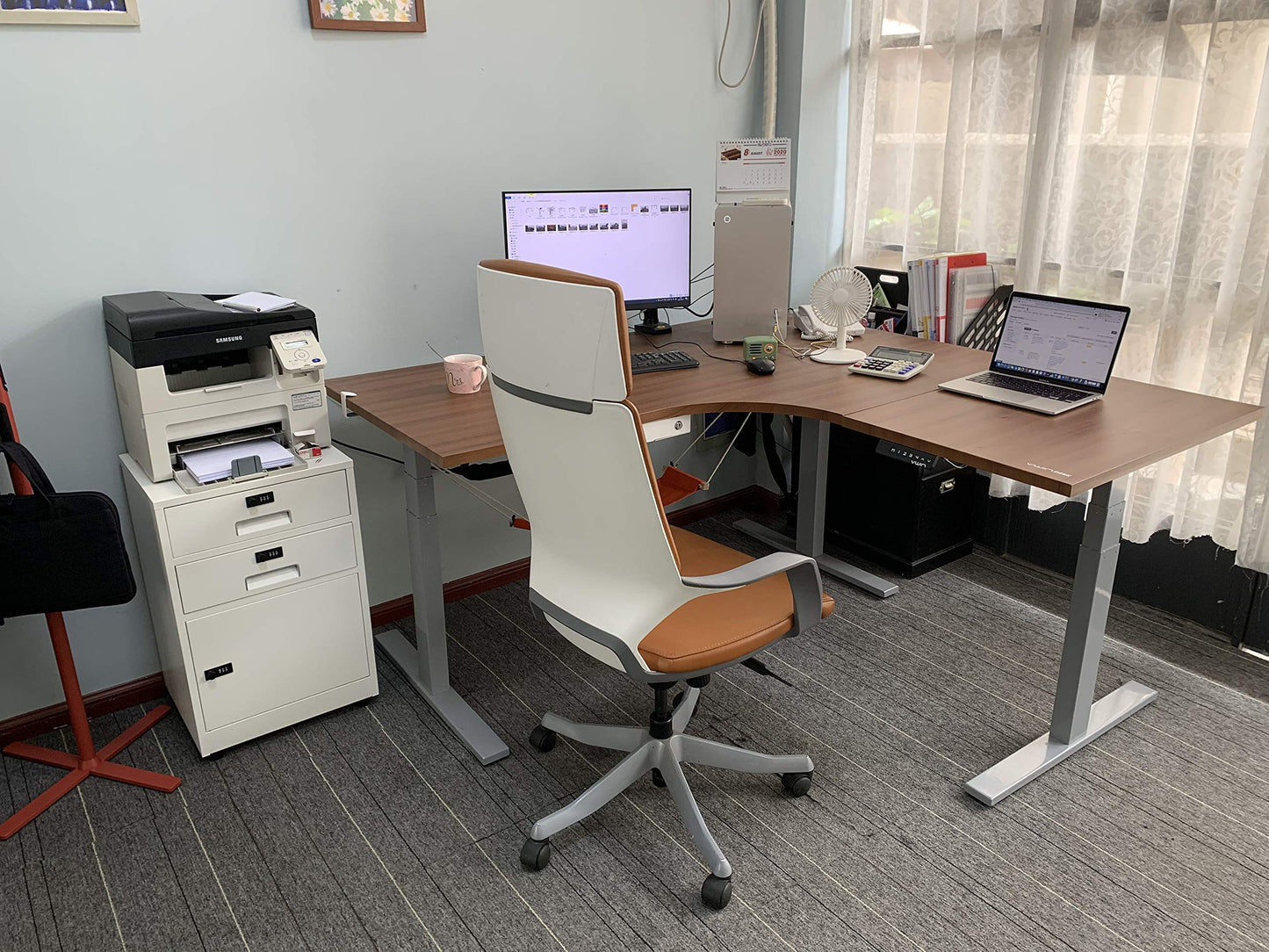 VWINDESK VJ301 Marco de escritorio de esquina ajustable en forma de L con altura eléctrica solo con triple motor, base ergonómica de acero ajustable en altura con teclado de memoria digital (gris)